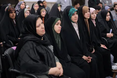 دیدار جمعی از شاعران و اهالی فرهنگ و ادب فارسی با رهبر انقلاب