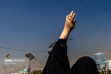 گزارش تصویری | پرواز بادبادک‌ها به یاد کودکان میناب