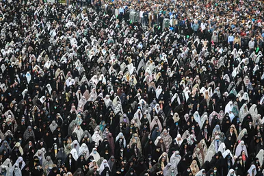 اقامه نماز عید فطر در حرم مطهر رضوی‎