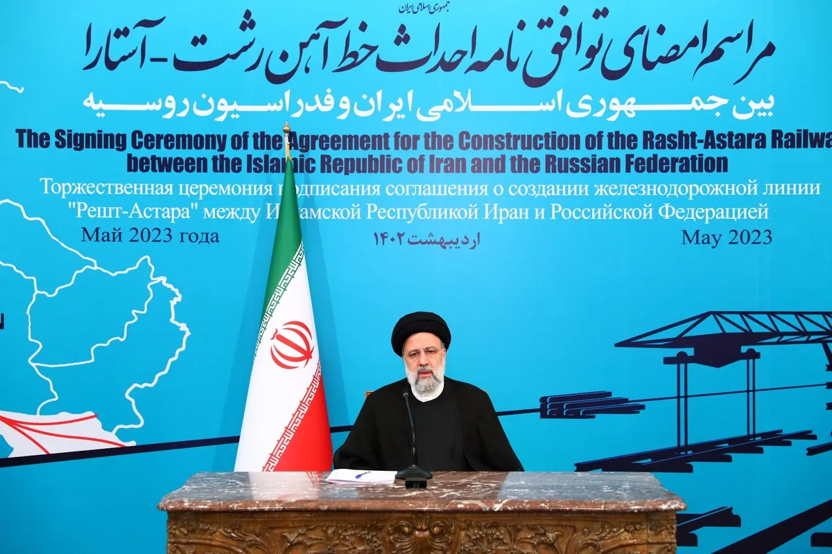 امضای سند احداث خط ریلی رشت-آستارا| رئیسی: مذاکرات اولیه این توافق، به حدود ۲۰ سال پیش بر می‌گردد+ فیلم