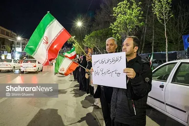 گزارش تصویری | بیست و نهمین شب حضور حماسی مردم مشهد،حضور کادر درمان در سنگر خیابان