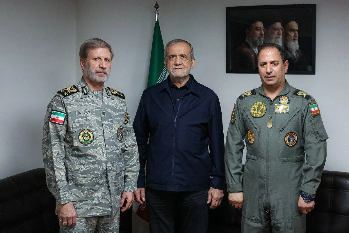 پزشکیان در دیدار با فرمانده کل آجا: ارتش با آمادگی عملیاتی بالا اقتدار دفاعی کشور را به نمایش گذاشت