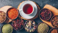 آیا چای در آبرسانی به بدن موثر است؟ | آیا می‌توان چای را بخشی از سهمیه آب روزانه محاسبه کرد؟