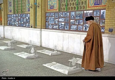 گزارش تصویری | حضور رهبر انقلاب اسلامی در حرم مطهر حضرت امام خمینی (ره)
