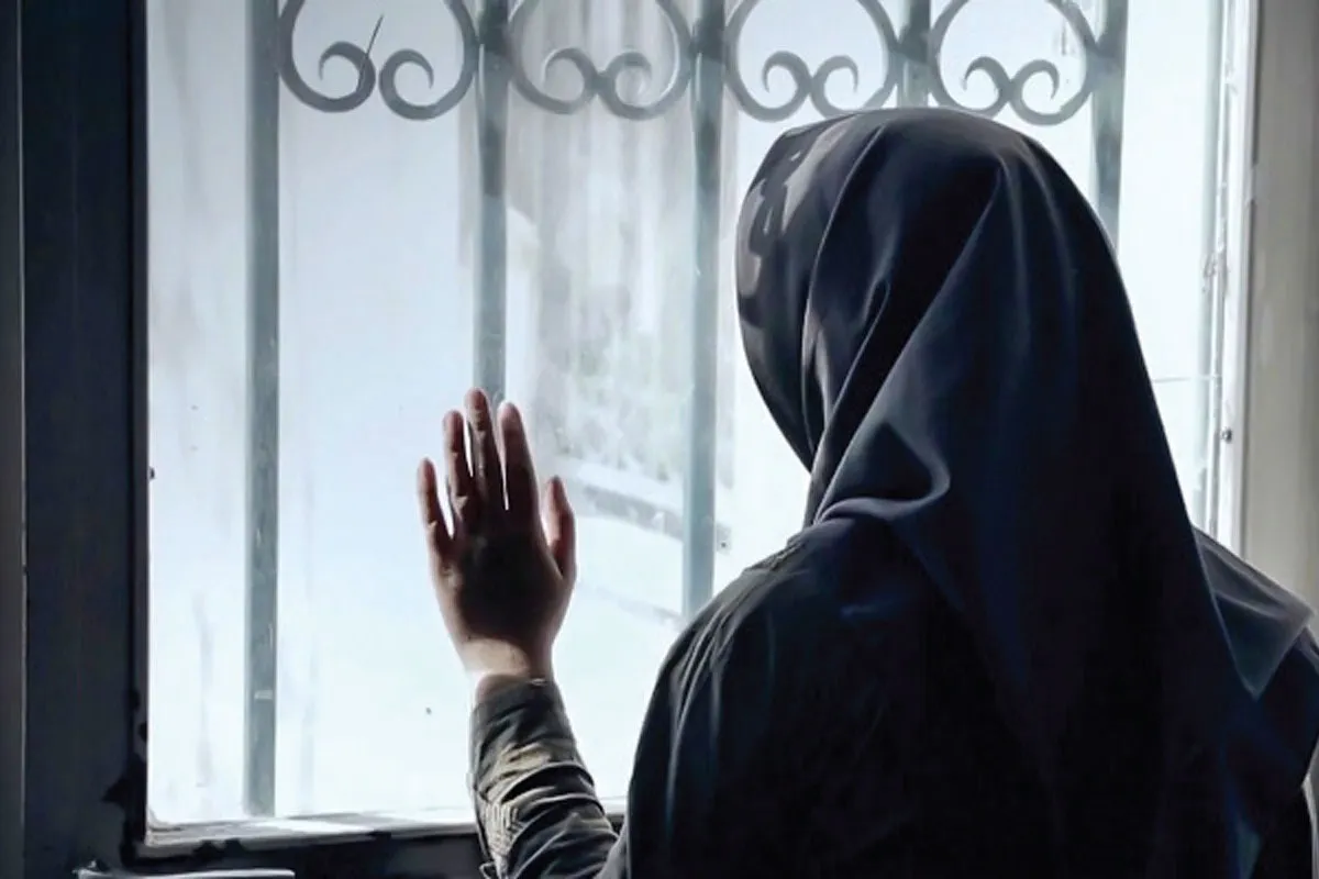 ماجرای دختری که به دنبال فرار از خانه مادر و پدربزرگش است | نجات «سارا» از خانه وحشت!