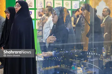 گزارش تصویری | آیین رونمایی از ۷ دستخط رهبر شهید در غباروبی‌های مضجع منور رضوی