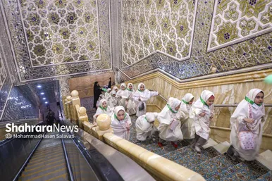 گزارش تصویری | ضیافت افطار دختران روزه اولی در حرم مطهر امام رضا(ع)