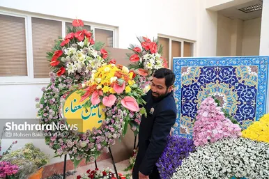 گل آرایی حرم مطهر رضوی در آستانه میلاد امام رضا (ع)