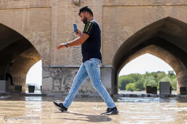 جاری شدن آب در زاینده رود
