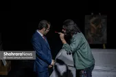 روایت نقاشی‌ها | نگاهی به نمایش «گالری نقاشی» که روی صحنه پردیس تئاتر مستقل مشهد رفته است