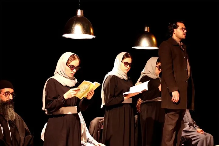 همه چیز در عرصه تئاتر از دامان اجرای عمومی زاده می‌شود