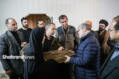 گزارش تصویری | دیدار شهردار مشهد با خانواده شهید غلامی از شهدای شهرداری در حمله اغتشاشگران