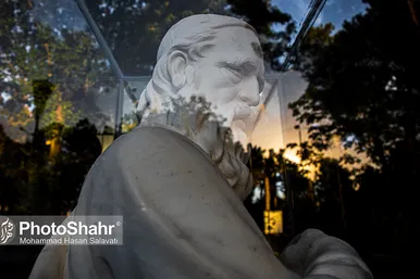 آرامگاه حکیم عمر خیام در نیشابور