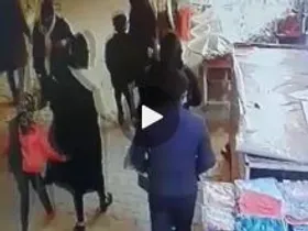 لحظه ورود سارقان طلافروشی به بازار سیرجان + فیلم