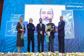 جایزه حقوق بشر در دستان &laquo;انسیه شاه&zwnj;حسینی&raquo; | معرفی برگزیدگان تجلی اراده ملی
