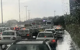 ۵۳۳ تصادف جرحی و خسارتی در پی بارش باران طی ۲۴ ساعت دیروز | ترددها هم&zwnj;اکنون در مشهد با کندی همراه است