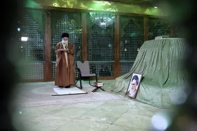 حضور رهبر معظم انقلاب در مرقد مطهر امام خمینی(ره) و گلزار شهیدان