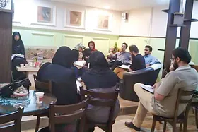 درباره معلم ادبیاتی که رایگان و مستمر جلسات خواندن متن&zwnj;های کهن فارسی را در شهر برگزار می&zwnj;کند | یوزپلنگانی که با بیهقی دویده اند!