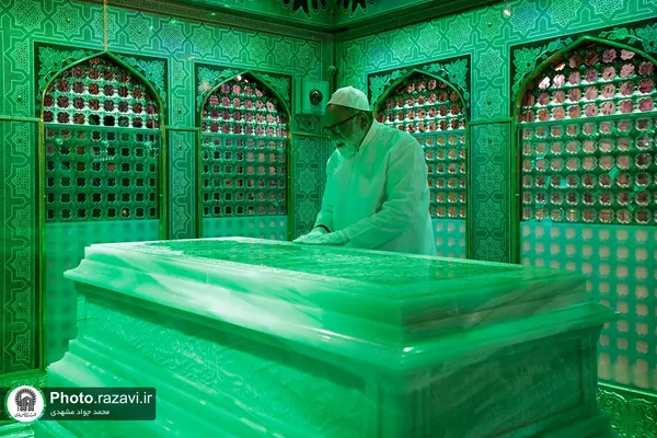آیین غبارروبی ضریح مطهر امام رضا (ع) برگزار شد