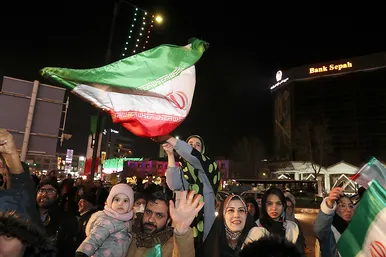شادی مردم مشهد بعد از برد تیم ملی ایران مقابل ژاپن