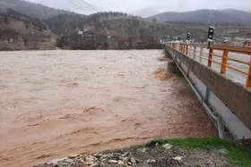 نجات دو کودک گرفتار در سیل سیستان و بلوچستان + فیلم