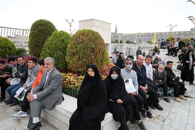 حال و هوای حرم مطهر رضوی در زمان سخنرانی نوروزی مقام معظم رهبری
