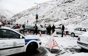 جلوگیری از تردد خودرو&zwnj;های فاقد زنجیر چرخ در محور&zwnj;های کوهستانی توسط پلیس