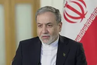 عراقچی: بشر تحت سایه ۱۲ هزار کلاهک هسته‌ای زندگی می‌کند | ایران کاملاً آماده دفاع از خود است