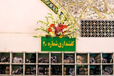 گل آرایی حرم مطهر رضوی در آستانه میلاد امام رضا (ع)
