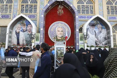 عکس‌هایی از مراسم سالگرد شهادت حاج قاسم سلیمانی در گلزار شهدای کرمان