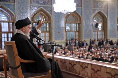 حضور و سخنرانی رهبر انقلاب در اجتماع زائران و مجاوران حرم مطهر رضوی