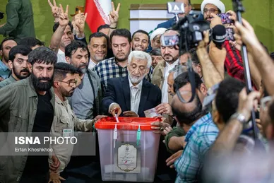 عکس‌هایی از پزشکیان و جلیلی پای صندوق رای در مرحله دوم انتخابات