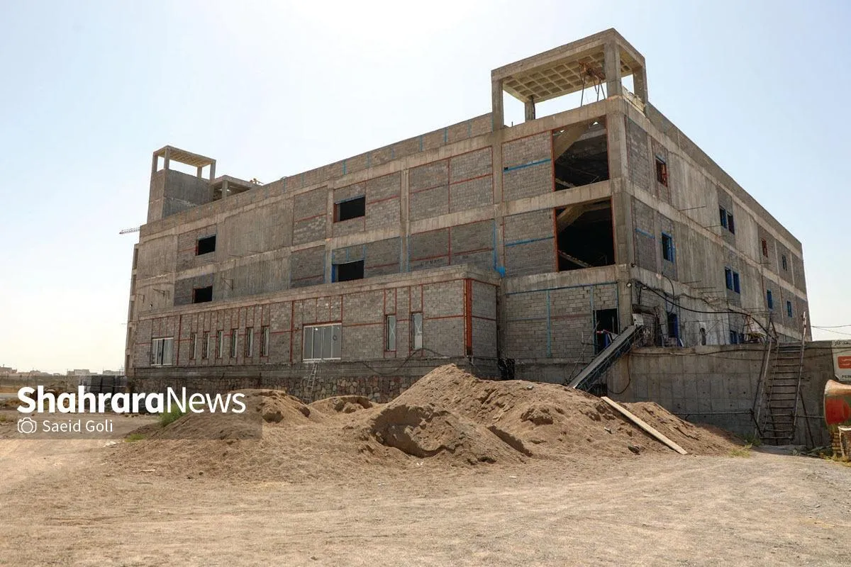 بیمارستان ۵۴۰ تختخوابی حاشیه شهر مشهد درگیر حاشیه‌های فراوان