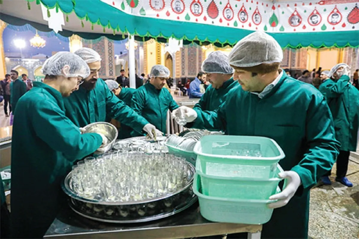خدمت‌رسانی شبانه‌روزی چایخانه‌های حرم مطهر رضوی در روز زیارتی امام رضا (ع) (۲۰ اردیبهشت ۱۴۰۵)