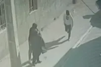 ویدئو | زورگیری ترسناک از یک زن در شهریار مقابل دوربین‌ها