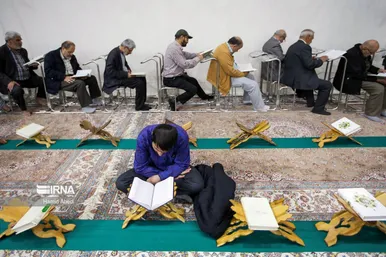 جزءخوانی قرآن در حرم حضرت معصومه (س)
