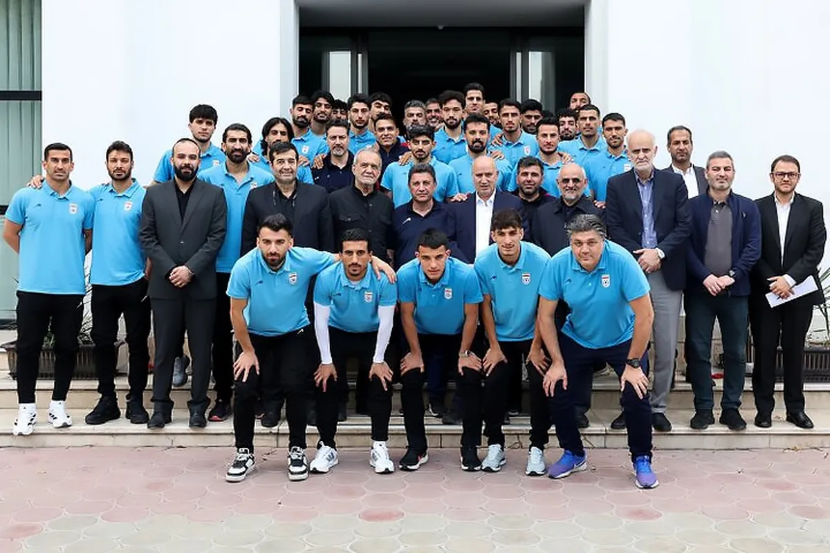 رئیس‌جمهور خطاب به تیم ملی فوتبال: آنچه ماندگار خواهد بود، روحیه جنگندگی، شرافت در رقابت و حفظ عزت ملی است + فیلم