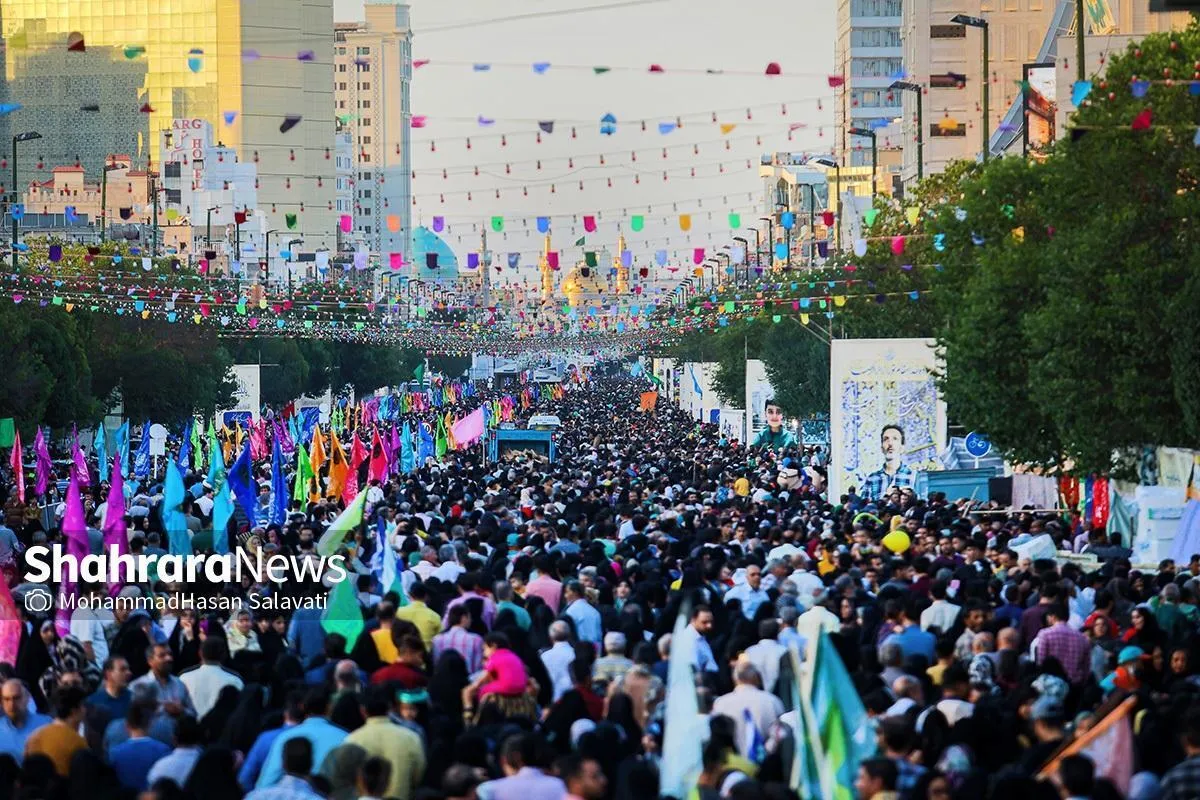 جشن ۲.۵ کیلومتری مشهدی‌ها در سالروز ولادت امام مهربانی‌ها | «خوشا ملکی که سلطانش تو باشی» + فیلم و تصاویر