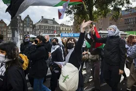 پلیس هلند معترضان حامی فلسطین را بازداشت کرد (دوشنبه ۱۶ مهر ۱۴۰۳)