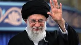 قدیمی&zwnj;ترین فیلم به دست آمده از رهبر معظم انقلاب در امدادرسانی به مردم سیل&zwnj;زده ایرانشهر در دوران پهلوی