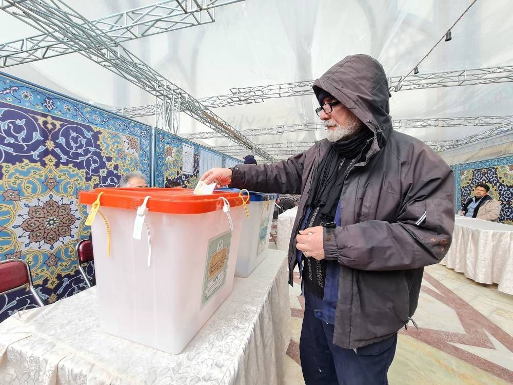 گزارش لحظه‌به‌لحظه انتخابات مجلس خبرگان رهبری و مجلس شورای اسلامی در مشهد و خراسان رضوی + فیلم و عکس