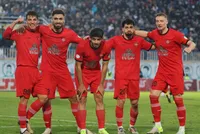 برگزاری جشن قهرمانی تراکتور در پایان بازی با نساجی