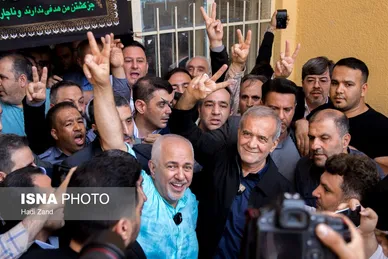 عکس‌هایی از پزشکیان و جلیلی پای صندوق رای در مرحله دوم انتخابات