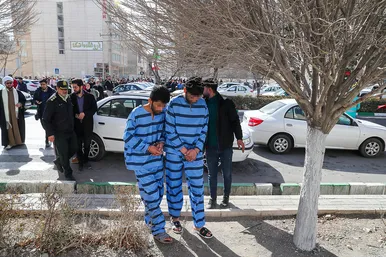 دستگیری باند موبایل قاپی در مشهد‎‎