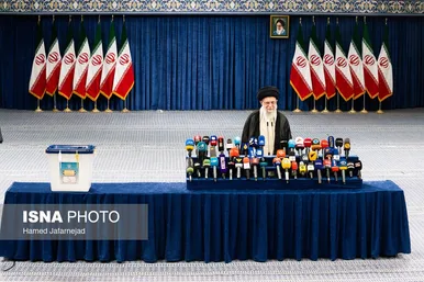عکس‌هایی از حضور رهبر معظم انقلاب در شعبه اخذ رأی چهاردهمین انتخابات ریاست‌جمهوری