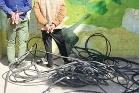 گلایه شهروندان مشهدی از سرقت&zwnj;های پی&zwnj;در&zwnj;پی کابل&zwnj;های مخابراتی|کابل دزدان مشغول کارند!
