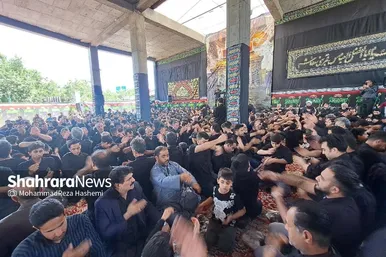 ظهر عاشورا در هیئت قندهاری‌های مشهد