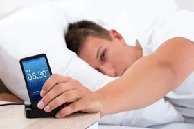 صبح&zwnj;ها بعد از زنگ خوردن ساعت موبایل دوباره نخوابیم