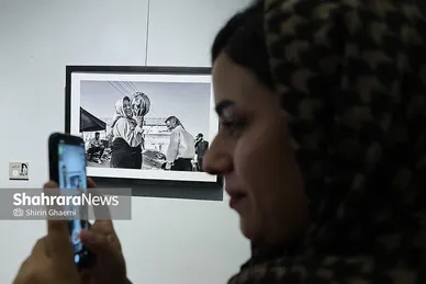 گزارش تصویری | نمایشگاه عکس گروهی «بی هوا»