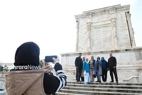 گزارش تصویری | گردشگران نوروزی در آرامگاه فردوسی